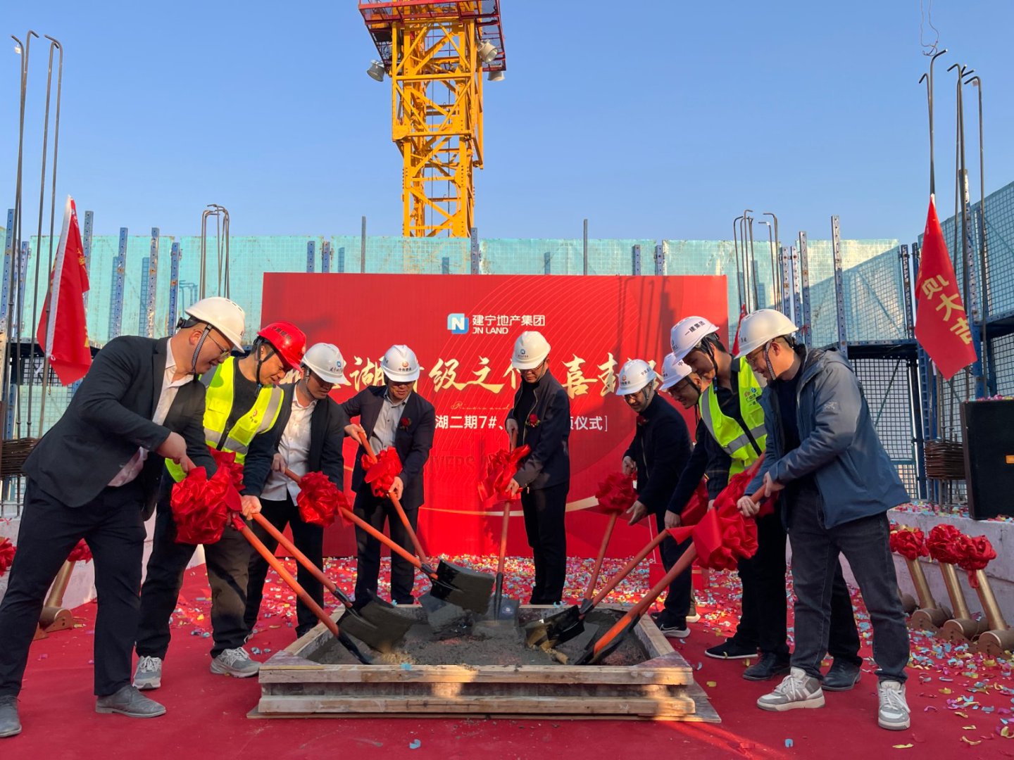 2.封顶典礼2.jpg 2.封顶典礼2.jpg