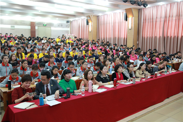 学习引领发展，，，，，，创新增长活力——集团幼儿园2018年全员教师（行政）专业培训