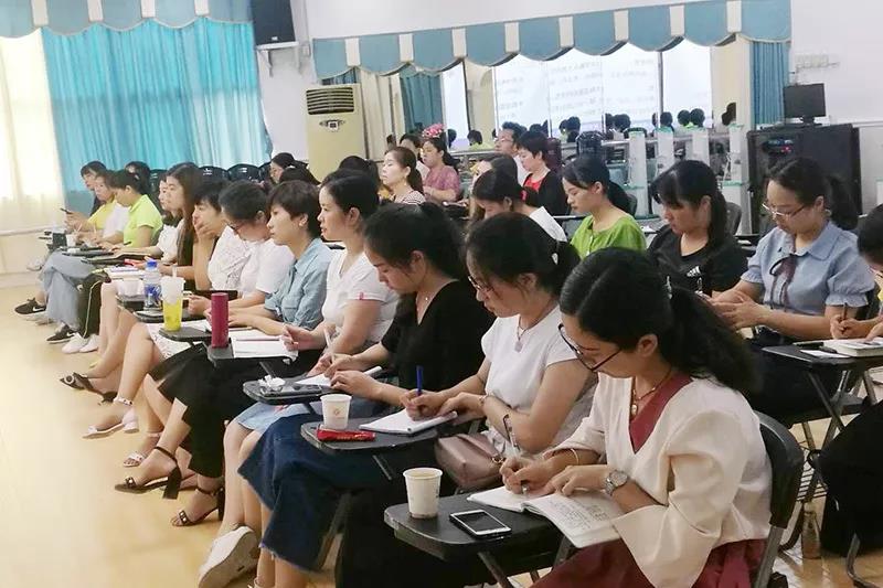 聚焦课程建设，，，，，，，提高品质发展